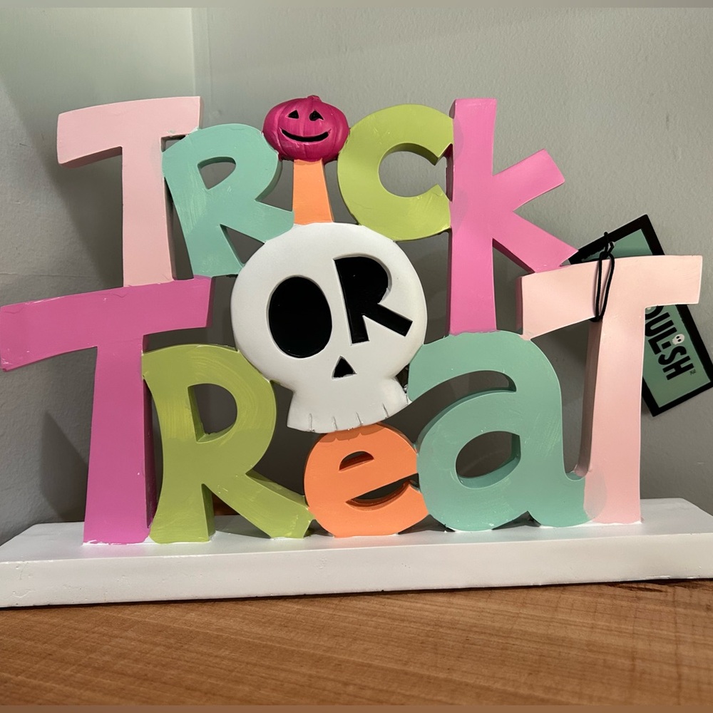 NWT Ghoulish Trick-Or-Treat Sign